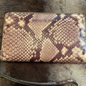 Michael Kors Jet Set Leather Phone Wristlet